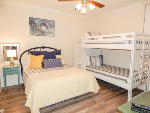 511 Holiday Isle image 16